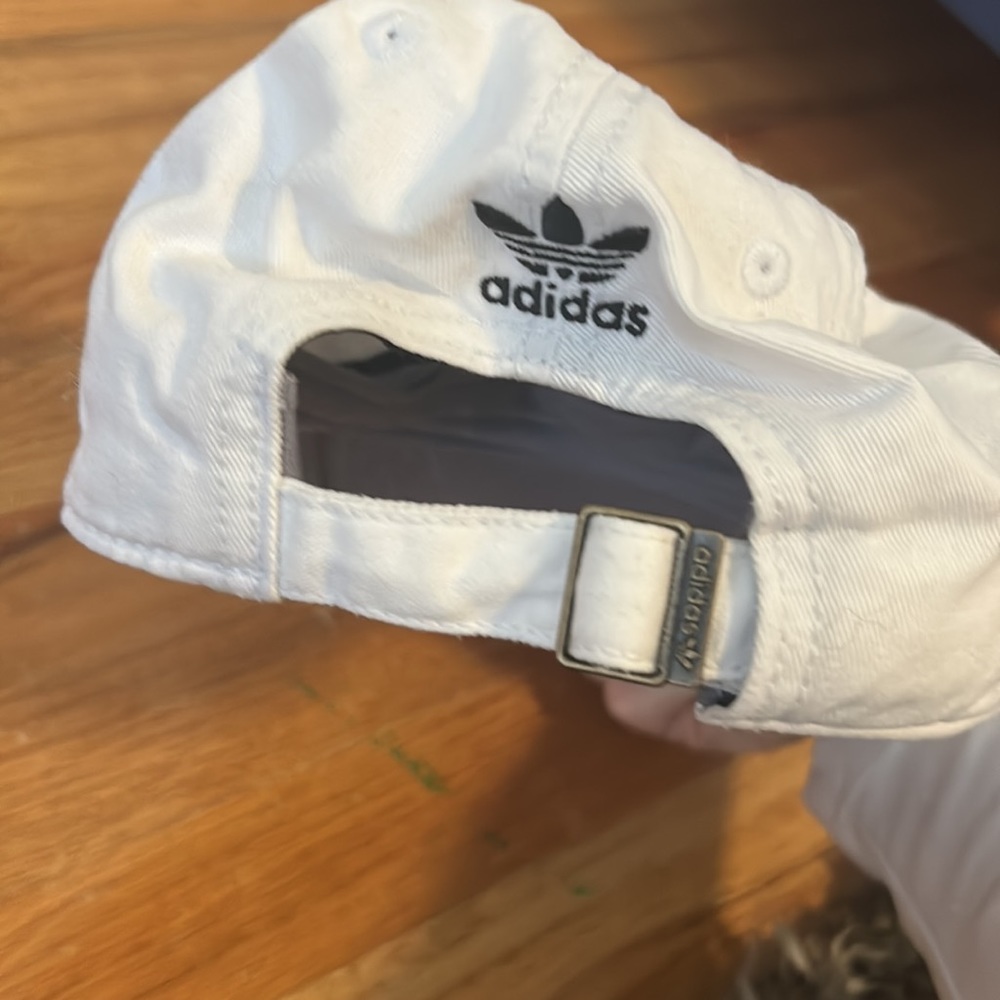 Adidas hat - Picture 3 of 3
